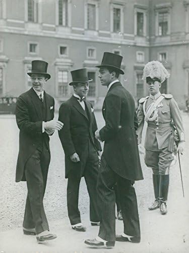 Реколта снимка крал Густав V 70 години. Кралския юбилей. Принц Бертиль, принц Сигвард и принц Густав Адолф