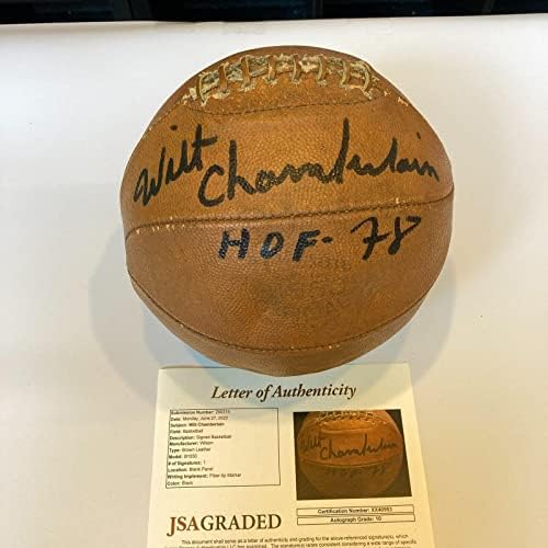 Уилт Чембърлейн е Включен в Залата на славата на Баскетбола НБА 1978 г., с автограф от 1960-те години JSA GEM MINT