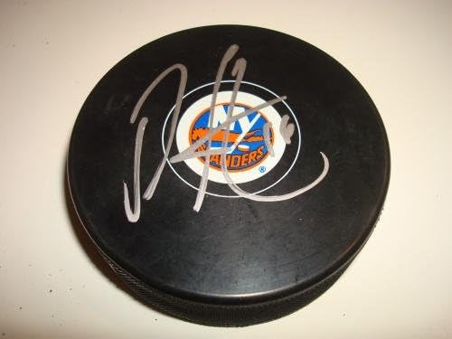 Райън Стром подписа договор с паком Ню Йорк Айлъндърс Psa/dna X90146 - Шайби НХЛ с автограф