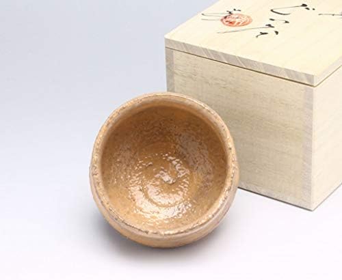 Чаша за името Хаги гуиноми, изработена Эйити Шибуя. Намерените керамични съдове Хаги.